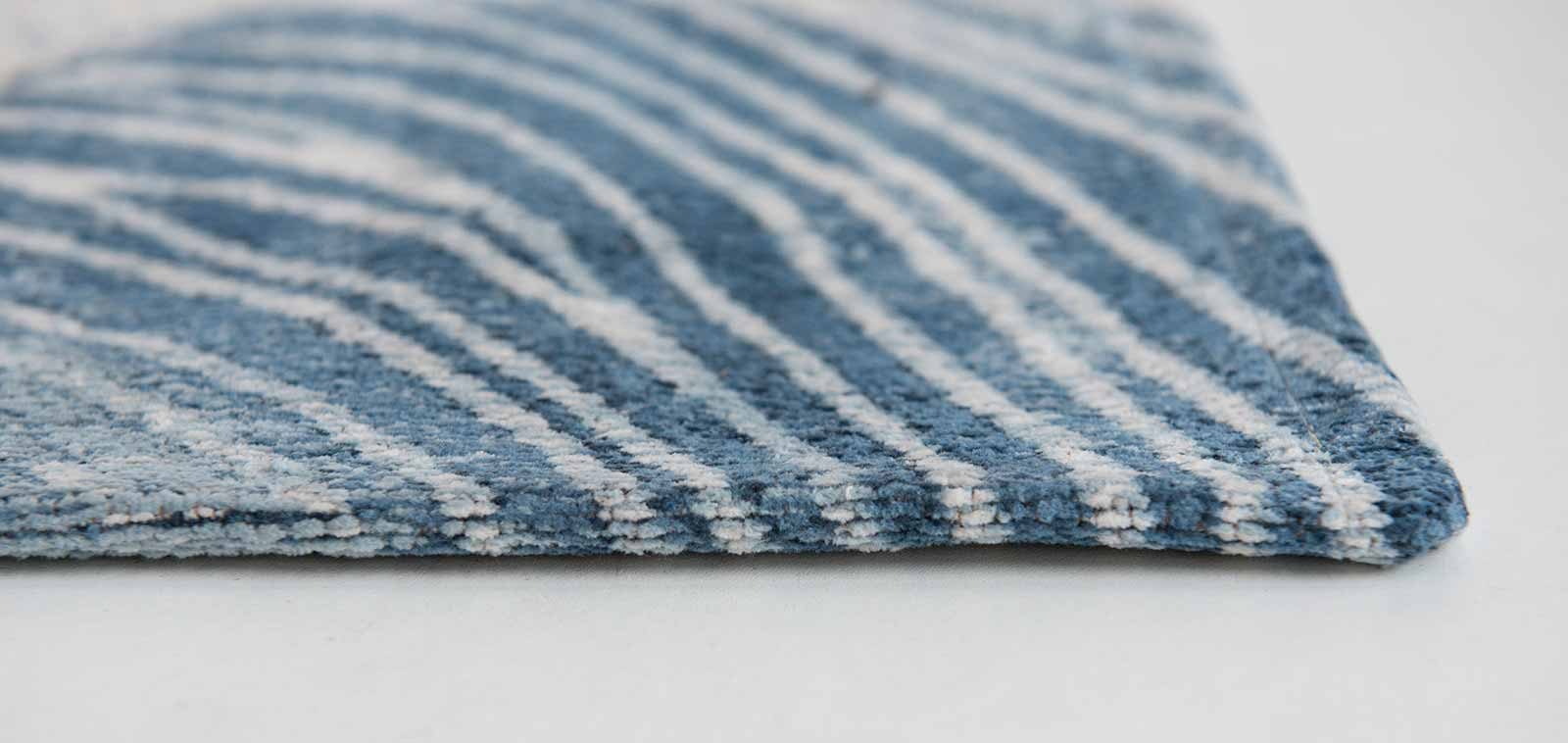 Louis De Poortere tapis Villa Nova LX 8756 Akina Indigo side