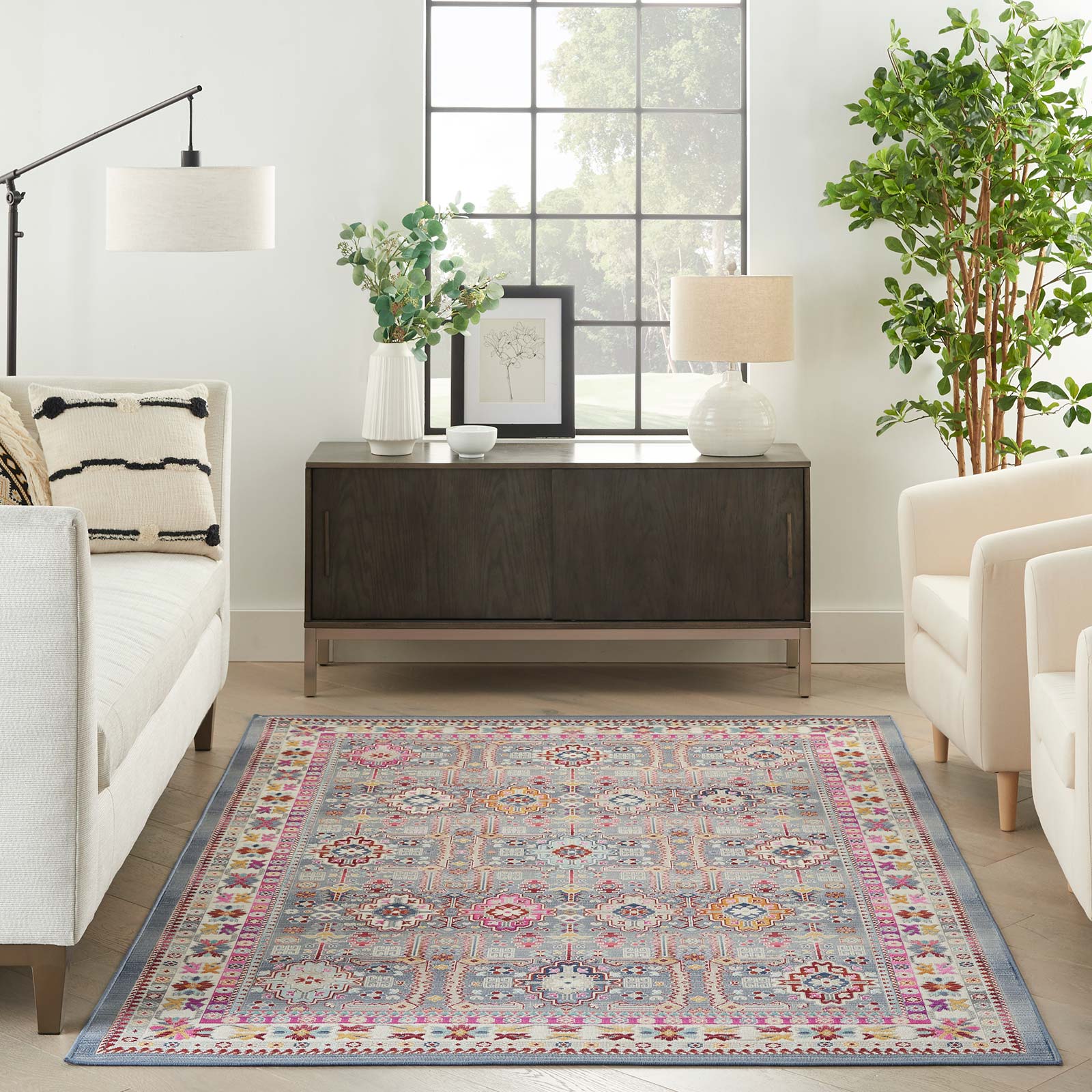 Nourison tapis Vintage Kashan VKA05 GYMTC GREY MULTICOLOR 5X8 099446811837 interior 3